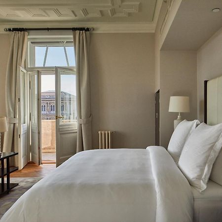 Four Seasons Hotel Gresham Palace Budapest Esterno foto