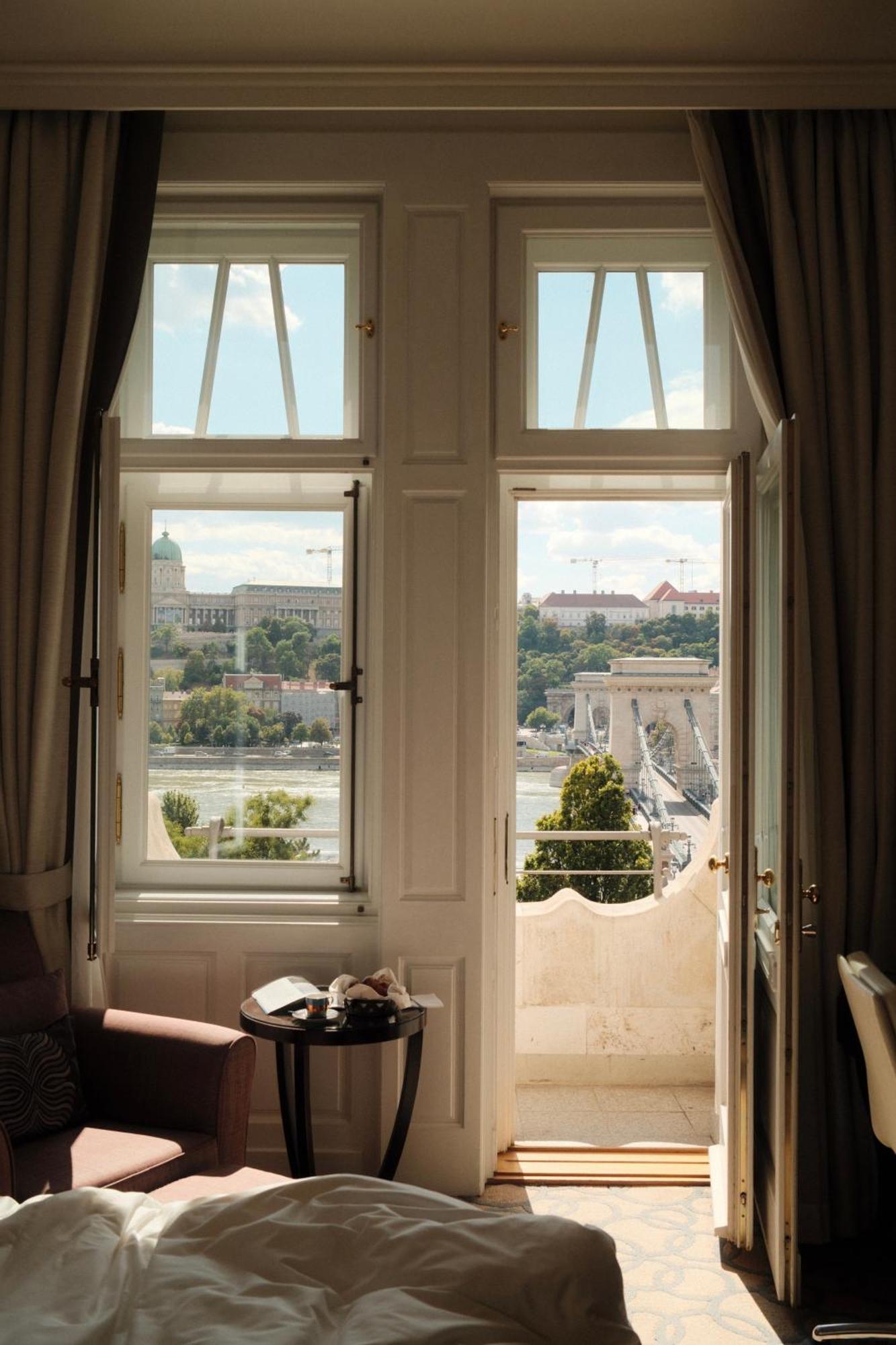 Four Seasons Hotel Gresham Palace Budapest Esterno foto
