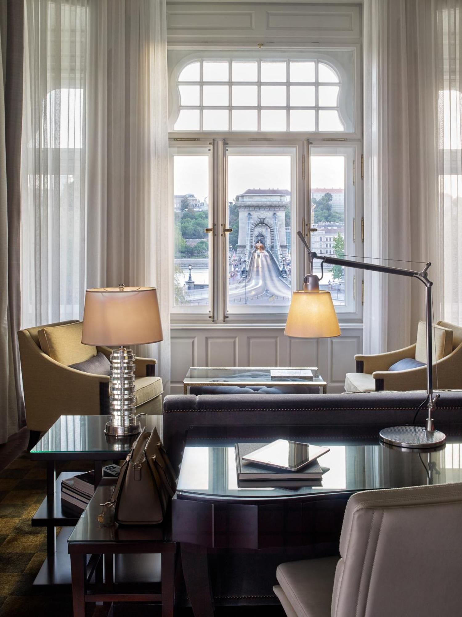 Four Seasons Hotel Gresham Palace Budapest Esterno foto