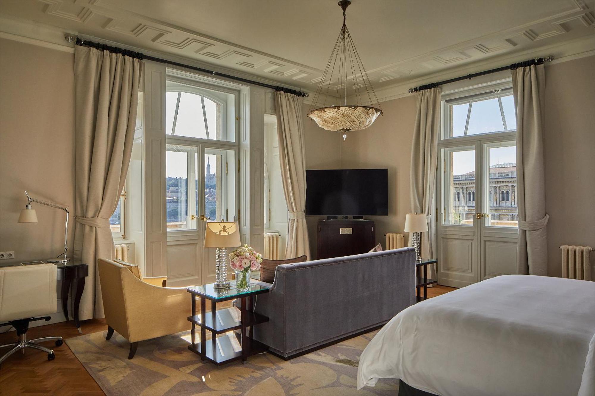 Four Seasons Hotel Gresham Palace Budapest Esterno foto